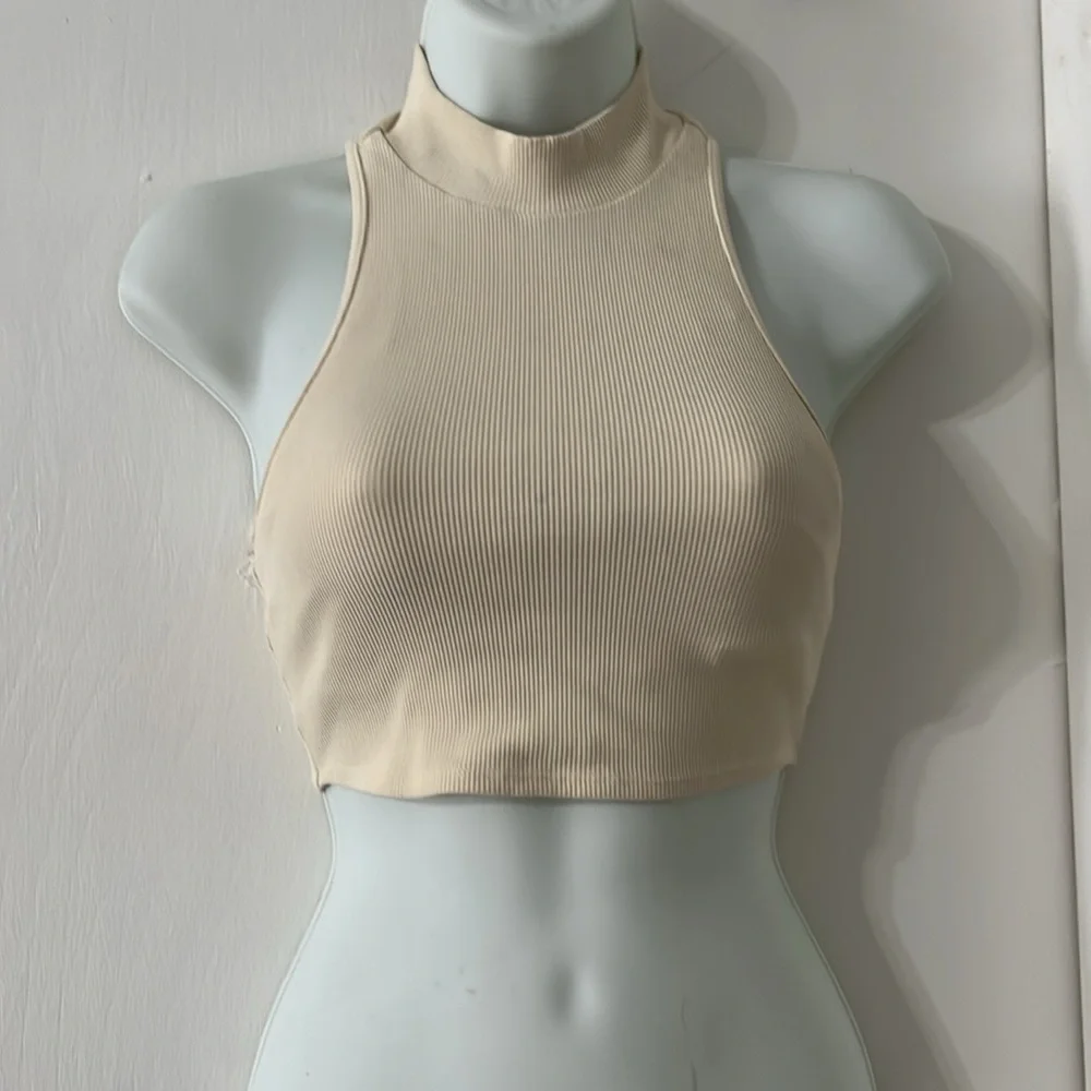 ALO Yoga Tan Cream Sleeveless Crop Tank Top